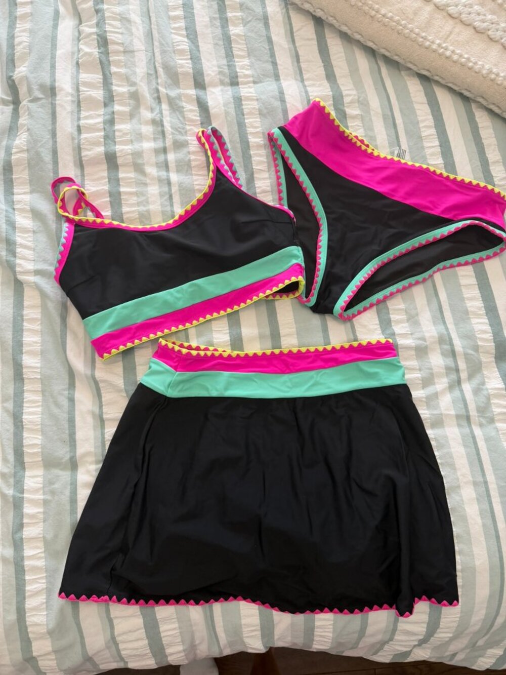 Popvil 3-Piece Colorblock Swimsuit Set – Size Large